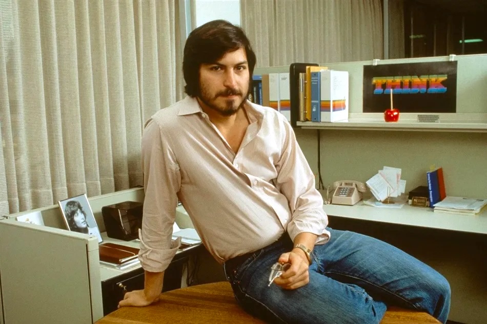 Tim_Denning's tweet photo. Steve Jobs was a creative genius.

But he bizarrely credited LSD, magic mushrooms &amp; wanting to be a monk for his mind-blowing creativity. 

Here are 11 controversial habits he practiced:🧵 https://t.co/fDmrFHr4ea