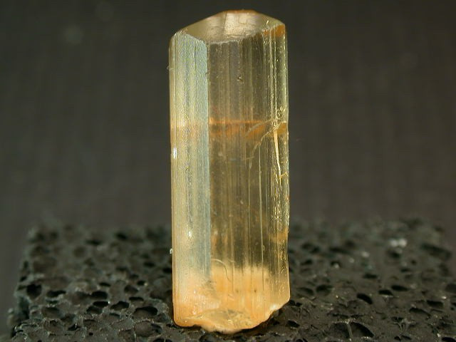 Gender in mineral names - 54% of minerals are named for people but only  6.1% of those are named for women. Mike Rumsey <a href="/NHM_Minerals/">NHM Minerals</a>  and  colleagues look in depth

doi.org/10.2138/am-202…
record.umich.edu/articles/u-m-s…

👇🏾 Marialite, named after Maria vom Rath, 1866