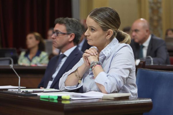 El Parlament aprueba la deducción fiscal para Policía Nacional y Guardia Civil en Baleares:
✔️ 40%  en:
🏠 Vivienda (compra, construcción o alquiler)
✈️ 🚢Transporte interinsular
📍 Destinos: Mallorca, Menorca, Ibiza y Formentera.