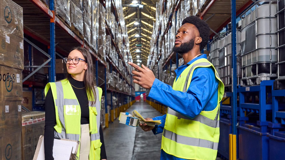 Explore our courses and degree apprenticeships at our Dec open evening. Book now 👉 bit.ly/3Yu56cr so you can:

🙋 chat to our staff and students about your course
🧭 learn why Sheffield is great for student life
💼 explore degree apprenticeships and speak with employers