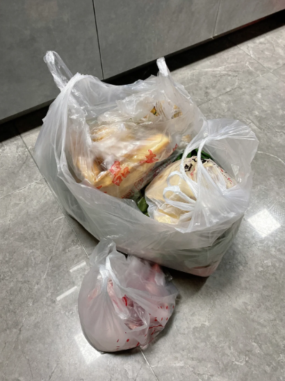 今日はおかずをたくさん買いました。