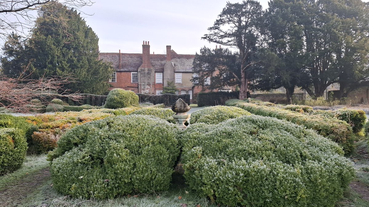 💙 A touch of frost this morning 💙

#frosty #winter #photooftheday #bbcghosts