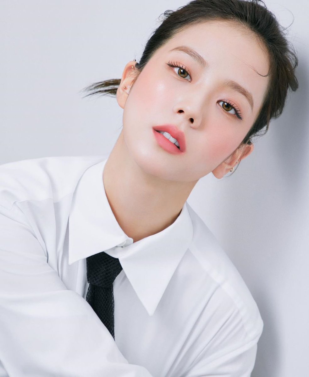 jisoospic's tweet photo. CEO JISOO https://t.co/Ni3mb2MpYH