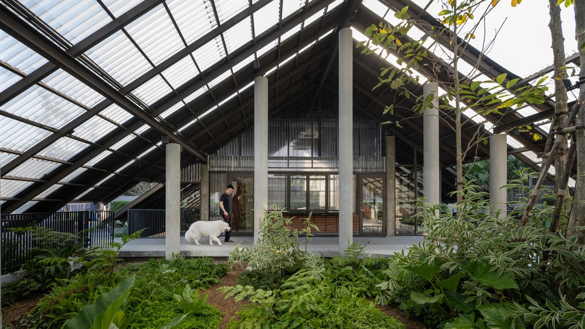 artofth's tweet photo. วันนี้จะมาคุยกับคุณหนึ่ง EKAR Architects 
ส่อง 5 องค์ประกอบใน Dog/Human House บ้านที่รวมโลกของหมาและคน
เป็นงานที่ดี ใส่ใจ และมีเอกลักษณ์มากๆ อยากให้ลองอ่านกัน

#TOSTEM https://t.co/f7uB41f8lh