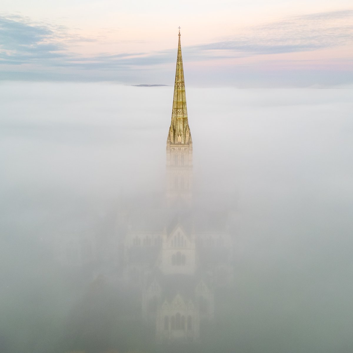 Salisbury Cathedral tweet media