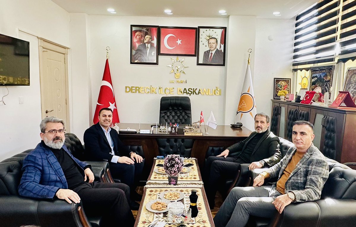 Emrullah_Gur's tweet photo. 8. Olağan Kongre sürecimizde Derecik İlçe Başkanlığına güven tazeleyerek tekrar seçilen Abdurrahim Akgündüz Başkanımızı ve Yönetim Kurulu üyelerimizi ziyaret ettik.

İlçe Başkanımızı ve Yönetim Kurulu üyelerimizi tebrik ediyor, başarılar diliyorum. https://t.co/lPqhpviomo