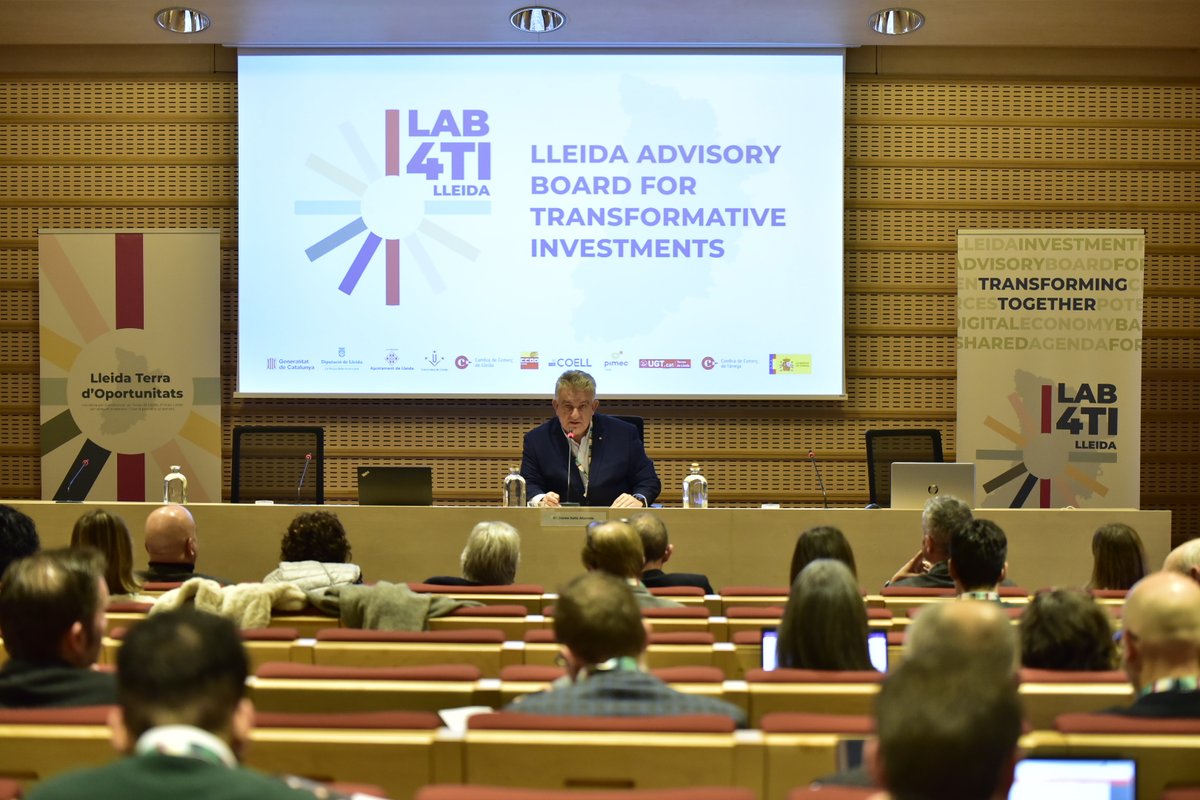 Promo_Economica's tweet photo. ➡️Donem inici al #LAB4TI!
🗣️El president de la @cambralleida, Jaume Saltó, ha donat la benvinguda i ha explicat que la jornada és una mostra de la feina conjunta entre institucions i empreses per construir un futur més sostenible i resilient pel territori https://t.co/LCRAsEFfOg