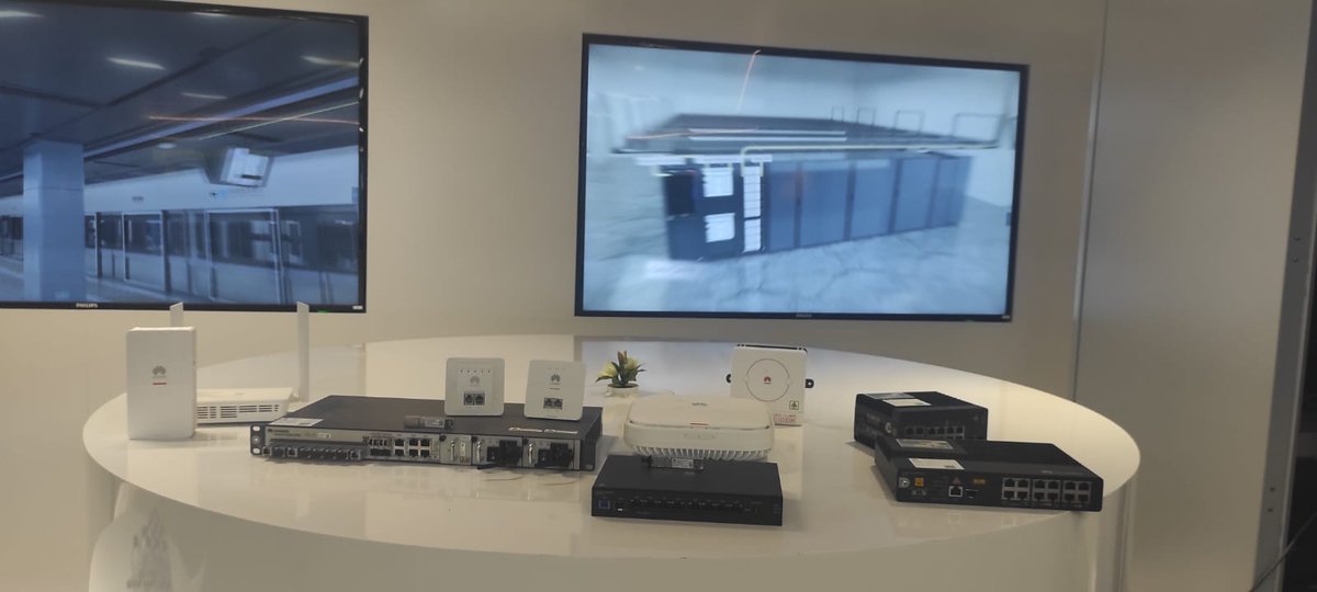 🚀Ayer, 27 de noviembre, celebramos nuestra primera sesión de OptiXClub en nuestras oficinas de Madrid. Un evento exclusivo donde compartimos con clientes y partners nuestras soluciones de vanguardia, como la F5.5G-A All-Optical Premium Computing Network y nuestro innovador