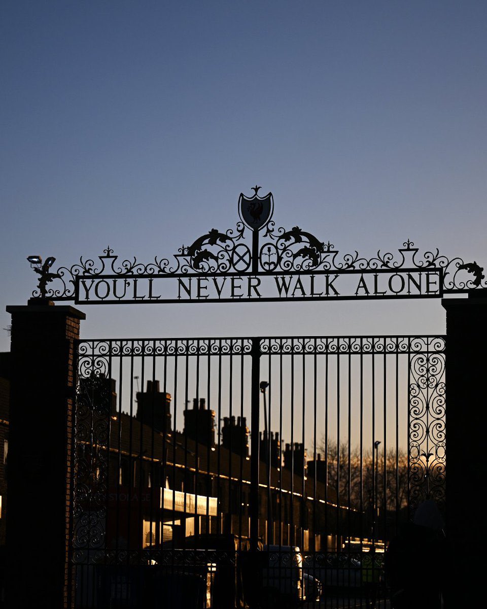 Football Pictures That Go Hard tweet media