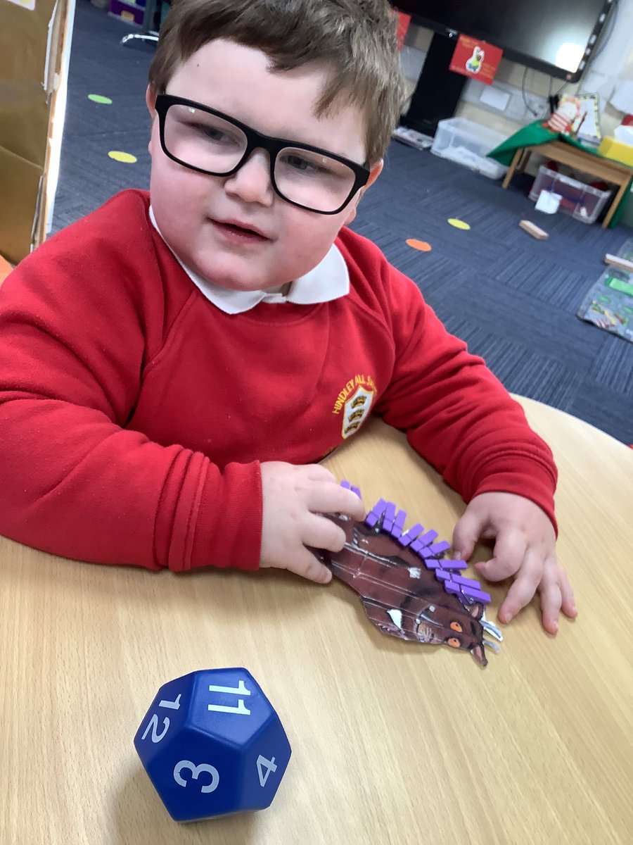 HasNursery's tweet image. We have rolled the dice and counted the dots! We then put the corresponding amount onto our Gruffalo’s back to make his purple prickles! 

#TheGruffalo #MagicMaths