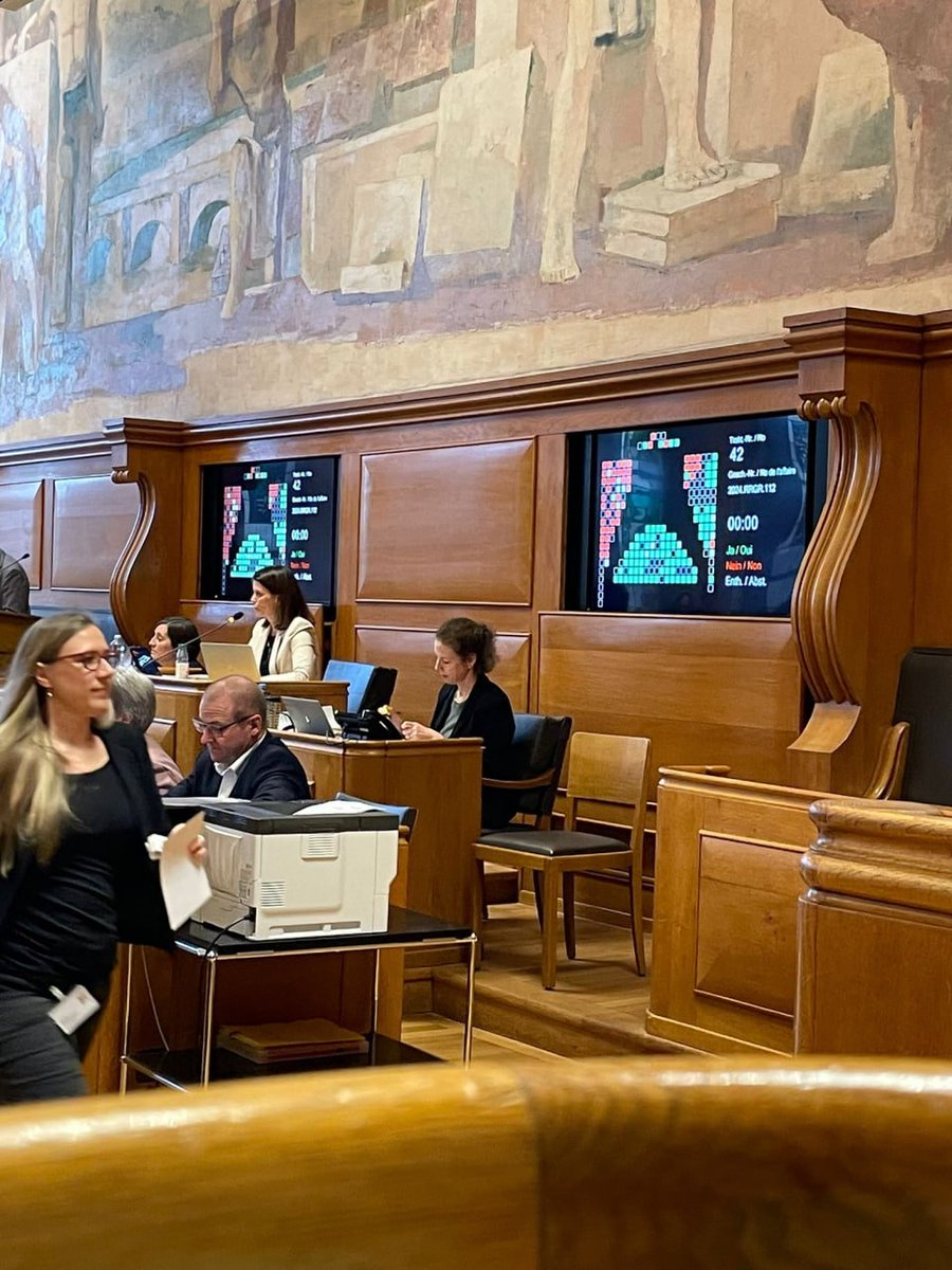 samuelkullmann's tweet image. With a clear verdict of 85 to 46 votes the parliament of @kanton_bern demands a report on the potential of #Bitcoin mining to stabilize our #energygrid and the use of otherwise wasted #energy. 
The proposal was co-sponsored by @simonryser (Green Liberal Party), @KorabRashiti1…