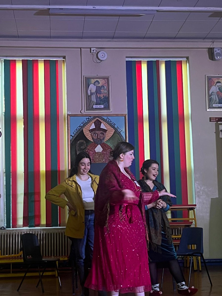 RBCLearning's tweet image. This week @BirmCons @RBCVocal students swapped the stage for school halls on their opera scenes tour. 420 primary school children in 4 local schools experienced  live performances and learnt about Opera in fun and engaging sessions! Generously supported by @TheLinburyTrust.