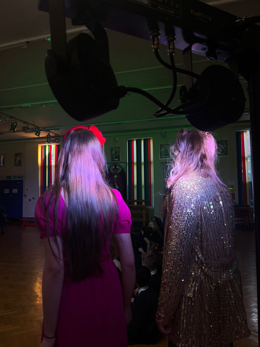 RBCLearning's tweet image. This week @BirmCons @RBCVocal students swapped the stage for school halls on their opera scenes tour. 420 primary school children in 4 local schools experienced  live performances and learnt about Opera in fun and engaging sessions! Generously supported by @TheLinburyTrust.