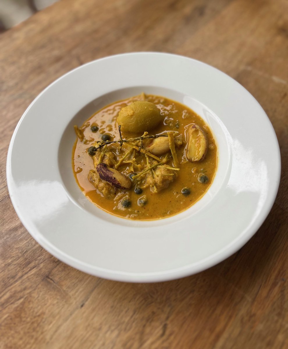 Gomantak_Times's tweet image. Goa's Goud Saraswat Brahmin (GSB) cuisine, rich in heritage, holds a trove of forgotten recipes. Home chef Shubhra Shankwalker from Goa revives these delights using unique local ingredients...

#GSBcuisine #goafood #goanfood #forgottengoarecipes 

gomantaktimes.com/ampstories/web…