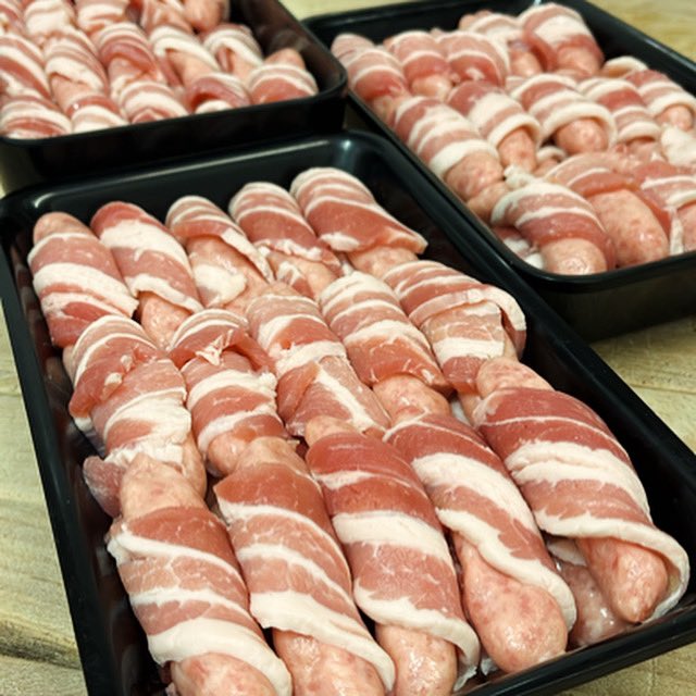 Here’s our first batch of piggies this year. Remember to pop down to order them👍. #pigsinblankets #christmasiscoming #shoplocal #didsbury 🎄🎅🏻🎄🎅🏻