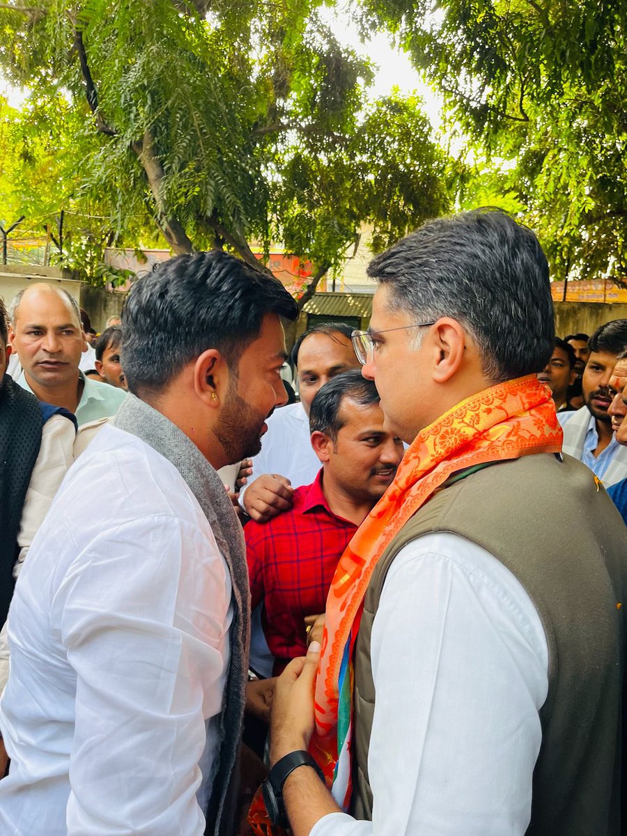 आज आदरणीय श्री <a href="/SachinPilot/">Sachin Pilot</a> जी से उनके निवास पर भेंट की।।