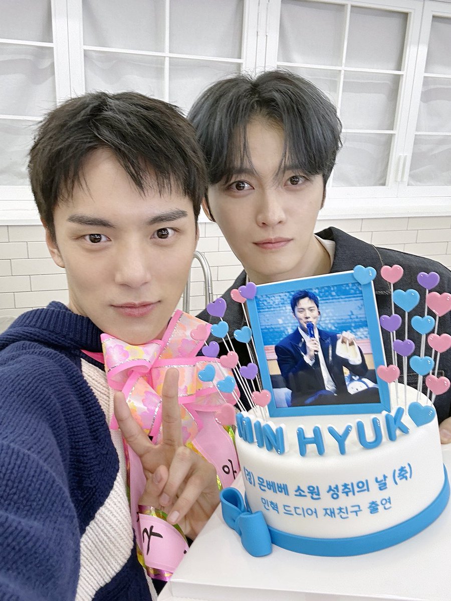 OfficialMONSTAX's tweet image. 행복했던날 재중형아랑같이 재중뽀레버 재친구뽀레버 몬베베뽀레버 #민혁