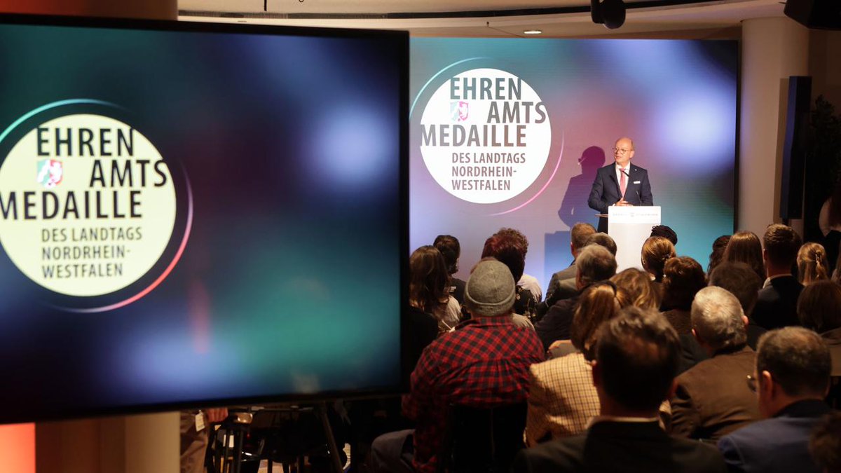 Verleihung der Ehrenamtsmedaille des Landtages: 

engagiert-in-nrw.de/aktuelle-meldu…

#engagement #ehrenamt #medaille #EngagiertInNRW #NRW