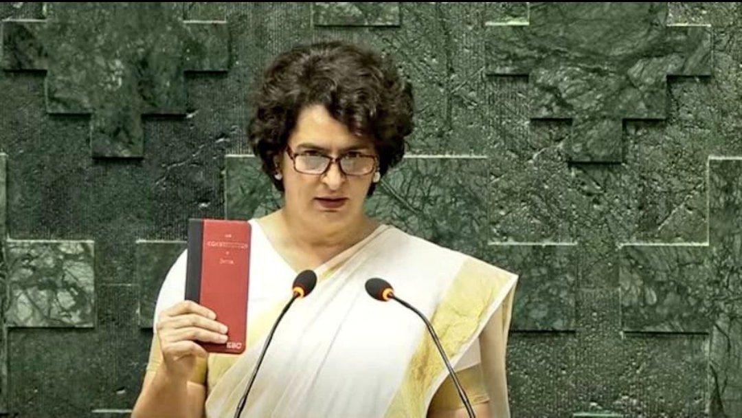 amirk__01's tweet photo. प्रियंका गांधी ने सांसद पद की शपथ ली 🚨

कांग्रेस पार्टी की महासचिव प्रियंका गांधी आज संसद में सांसद पद की शपथ ली.
कांग्रेस पार्टी व कार्यकर्ताओं के लिए लिए आज ऐतिहासिक क्षण है।

उम्मीद है आप भी महिला सशक्तिकरणके लिए आवाज बुलंद करोगी।

#PriyankaGandhi #priyanka https://t.co/H1Wpiy0z7S
