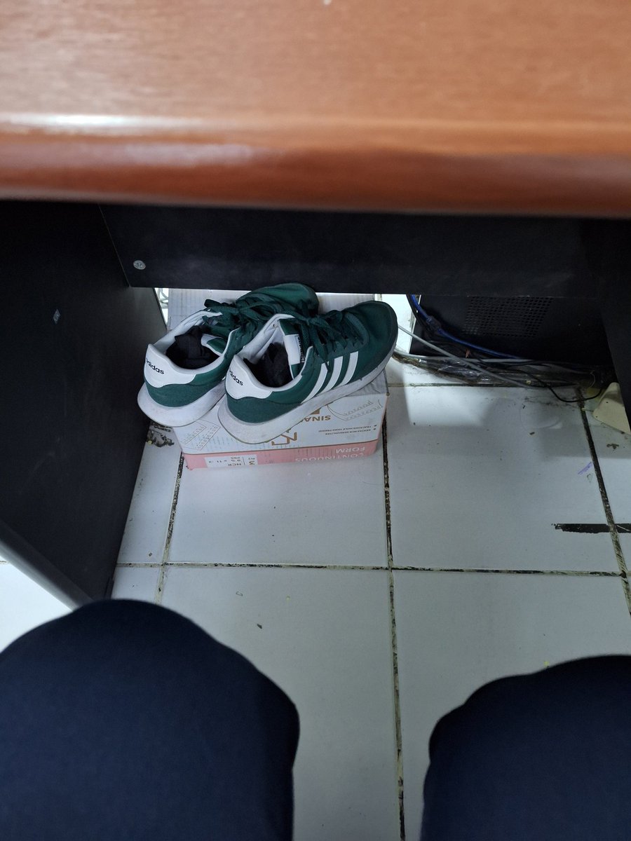 V_ca94's tweet photo. Baek baek nginep pertama kali di kantor 
Dprd keujanan https://t.co/hPrK3rZkVW