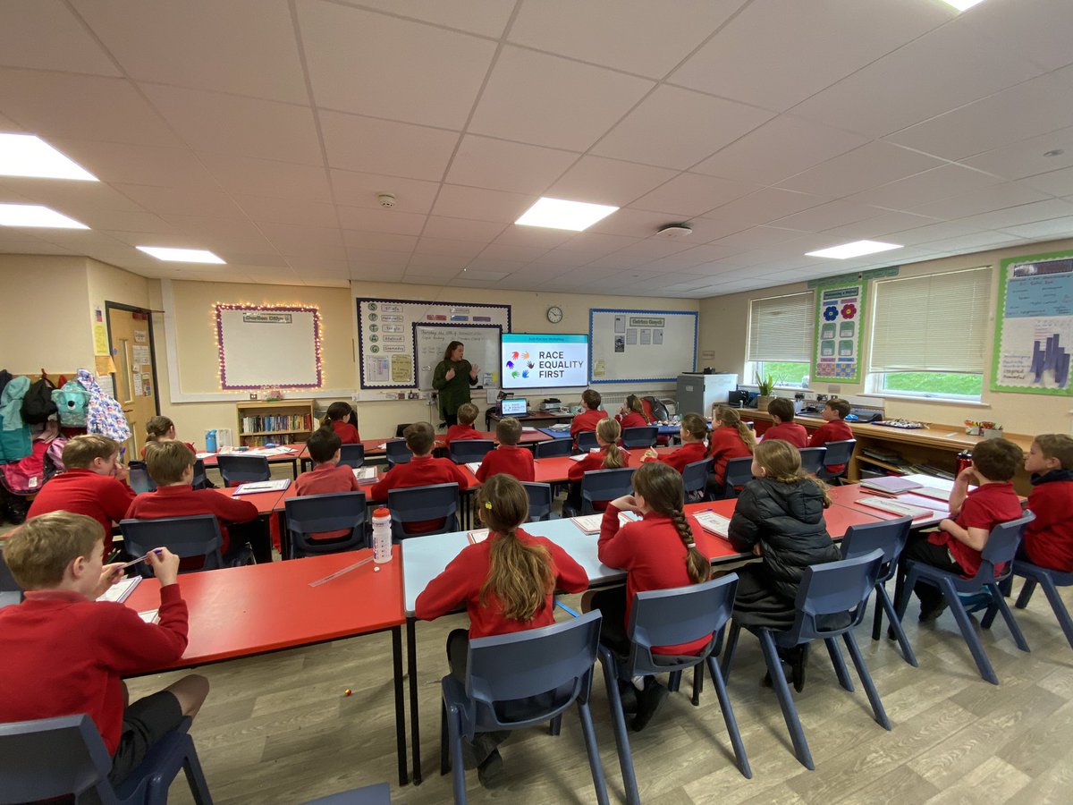 MissJonesPYG's tweet photo. Diolch yn fawr iawn i Anna @REFCardiffVG am weithdy arbennig ar hil. Thank you Anna for an informative workshop on race @REFCardiffVG https://t.co/MuKbDactrk
