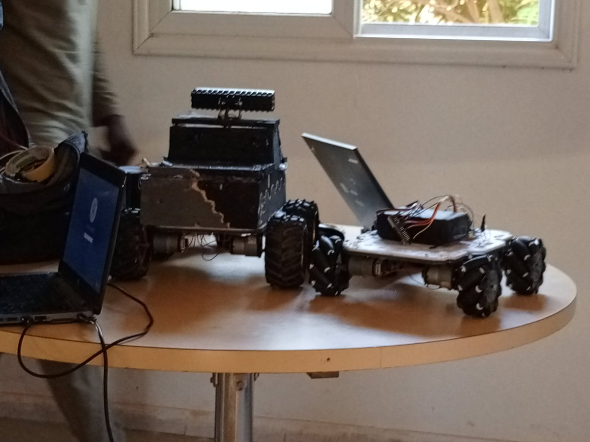 eco_tribune's tweet photo. Initiation à la robotique au lycée de #Sébikotane avec @forcensenegal . Une initiative qui permet aux apprenants de se familiariser avec les nouvelles technologies.
#Senegal2050
#SenegalBuBess
#Bës
@PR_Diomaye
@221men
@M_M_Guirassy https://t.co/7MDQM08Esn