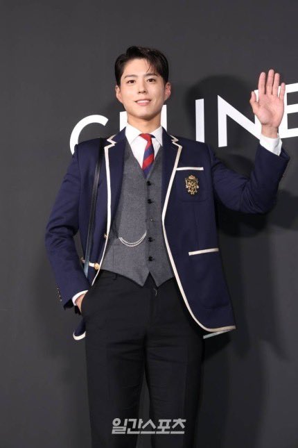 241128

#パク・ボゴム
CELINE 清潭フラグシップオープンイベントに参加 ②

#박보검​ #ParkBoGum #朴寶劍
#셀린느_박보검​ #박보검_포토콜
#CELINE #セリーヌ
​#CELINE_ParkBogum​ #ParkBogum_Photocall​ 
#WeareBGer

cr.logo