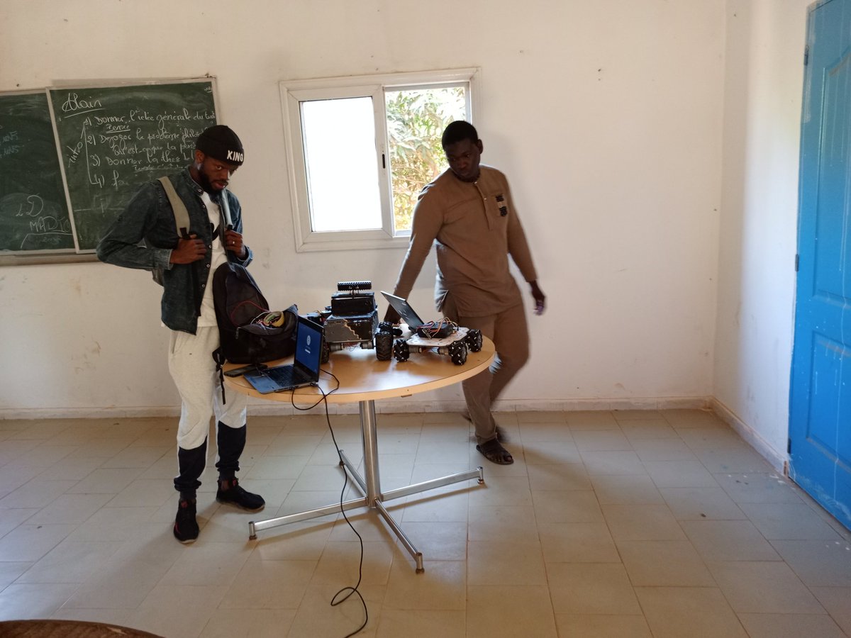 eco_tribune's tweet photo. Initiation à la robotique au lycée de #Sébikotane avec @forcensenegal . Une initiative qui permet aux apprenants de se familiariser avec les nouvelles technologies.
#Senegal2050
#SenegalBuBess
#Bës
@PR_Diomaye
@221men
@M_M_Guirassy https://t.co/7MDQM08Esn
