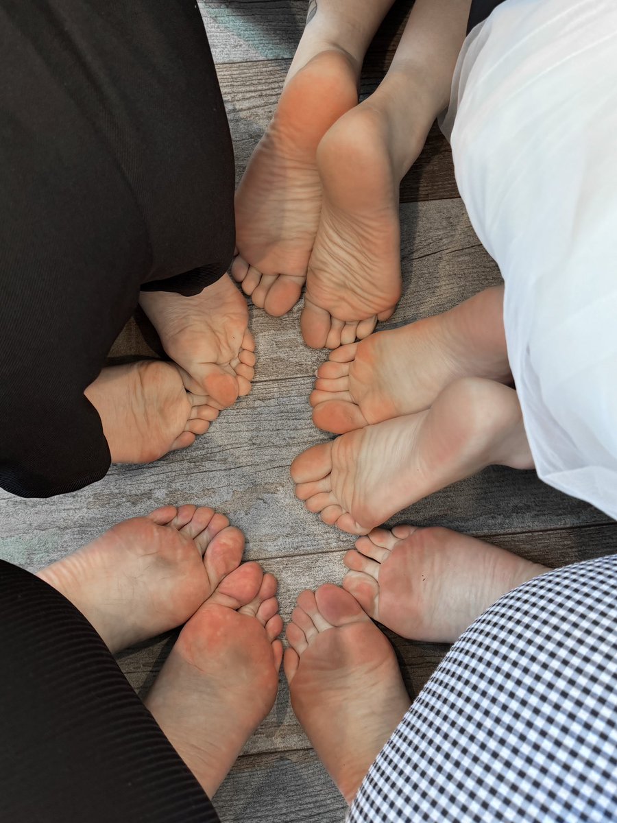 さんじさん撮影会やるみたいですね🎅
行ける人羨ましい📷✨

写真展の時に撮ってアップしてなかった横並び写真あったので、応援の意味も込めてお裾分けしときます(*･ω･)ﾉ

撮影会の詳細は<a href="/sanzi55/">Sanzi Ashiura</a> から！
12/7！名古屋！