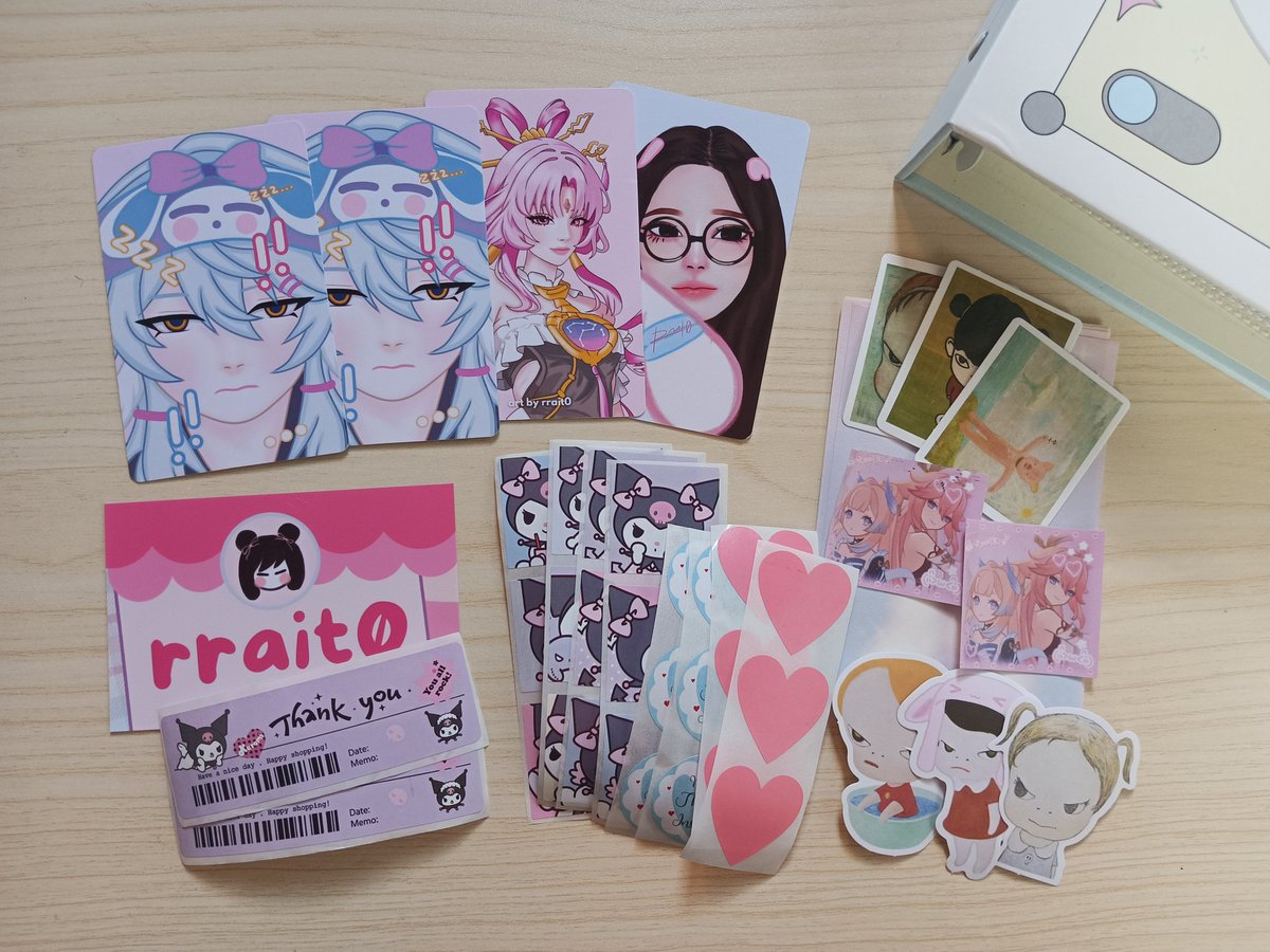 07chive's tweet photo. 𓆩♡𓆪 

AAAAA I LITERALLY GASPED WHEN I OPENED THIS PACKAGE. thank you so much for bringing sunday home and for the freebies!! your art is really REALLY pretty btw 🥺

#rrait0 | @rrait0 https://t.co/Dg758BNQPC