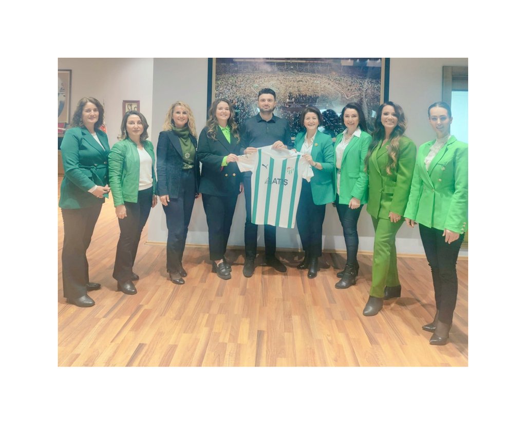 Kültür, Sanat ve Organizasyon Komisyonumuzun organize ettiği toplantıda; Van ile oynanacak kupa maçı öncesi BUİKAD olarak BURSASPOR’a her zaman destek vereceğimizi belirterek görüş alışverişinde bulunduk.
Sayın Enes Çelik’e nazik ev sahipliği için teşekkür ederiz.