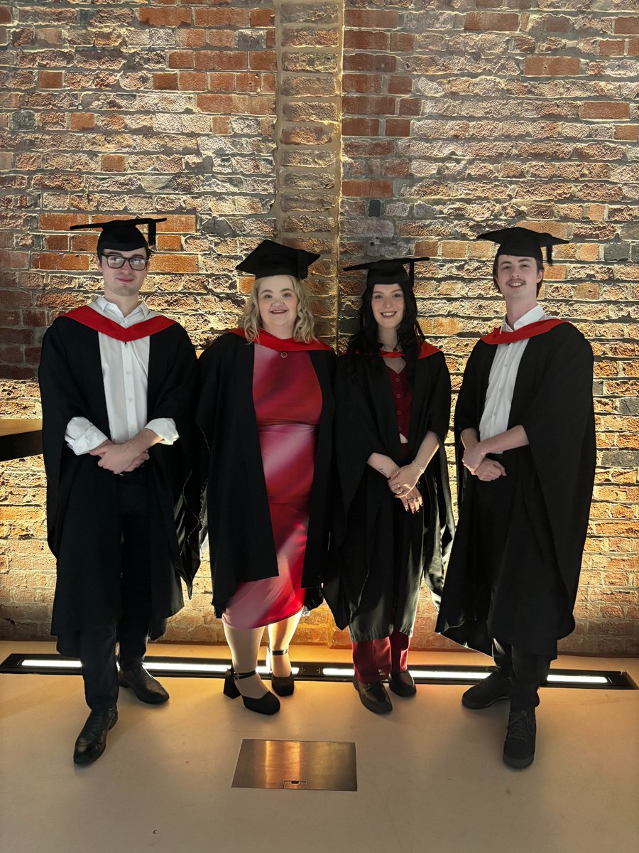 MusicVining's tweet image. Officially a graduate 🎓🥂