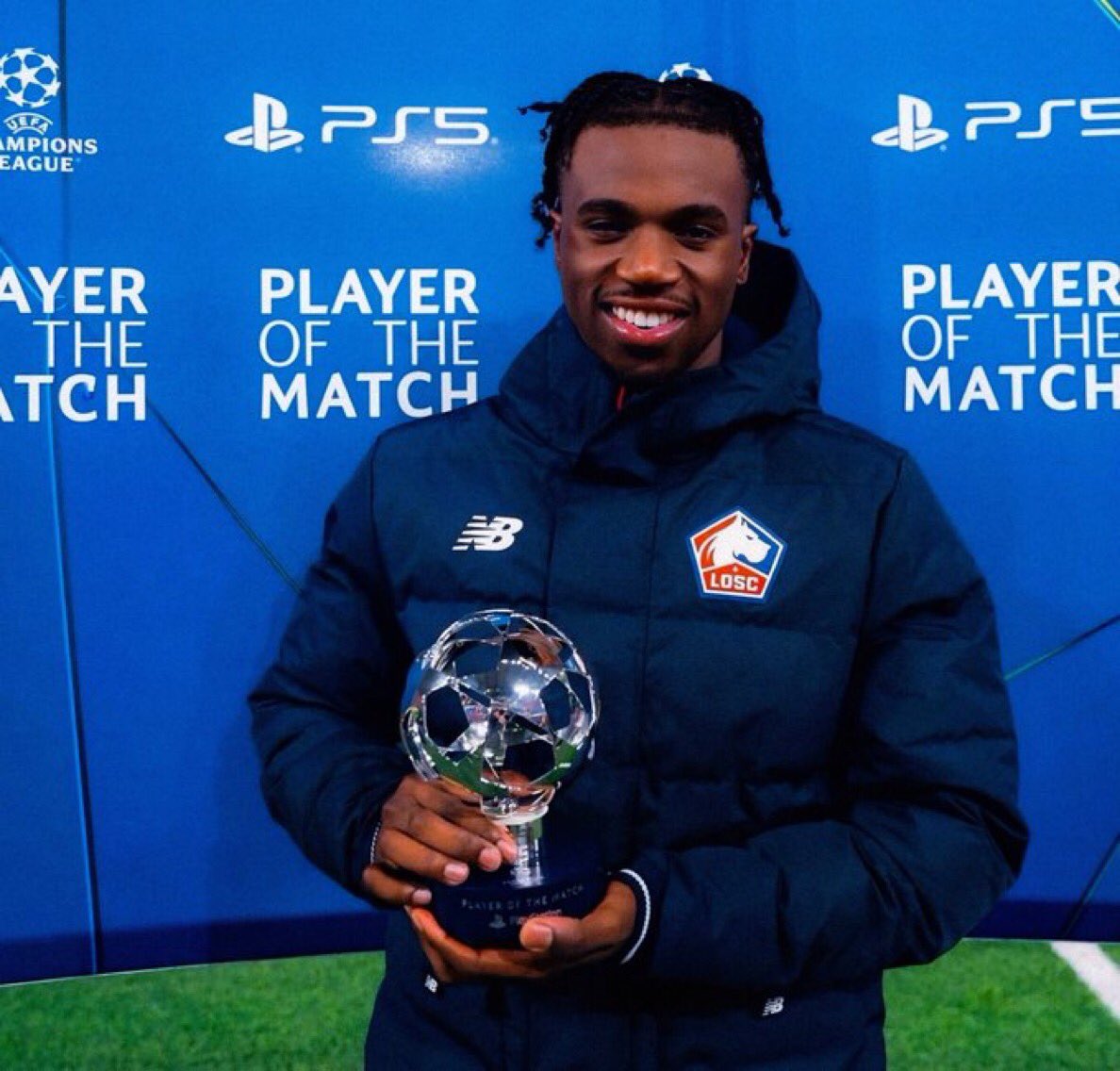 FansRdc32108's tweet photo. 🐆 Ngal’ayel Mukau a reçu le trophée d’homme du match de la part de la @championsleague 🏆 

#UCL #uefachampionsleague #congo https://t.co/W3PDkeKHHc