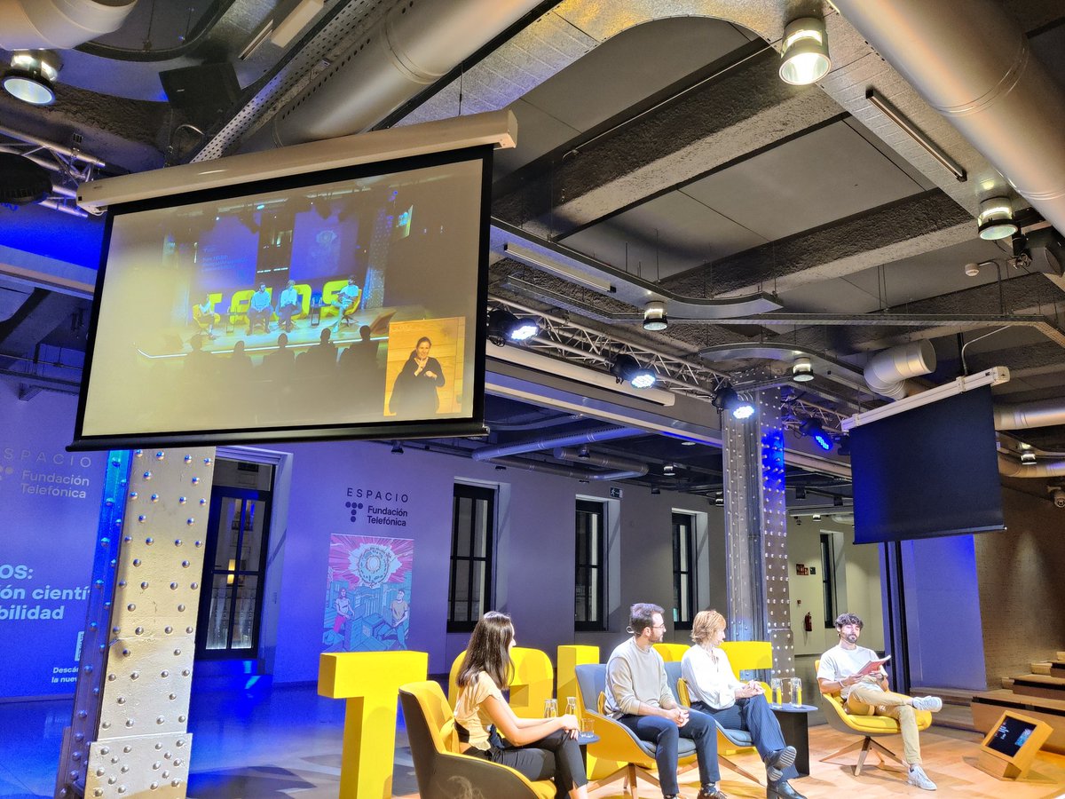 AutistaMichi's tweet photo. @SdeStendhal @EspacioFTef @QuantumFracture @villavrr ¡Lo conseguí!Muchas gracias por tan interesante mesa redonda 💙Un placer habernos desvirtualizado y vuelvo a agradecer, sobre todo a "Los Crespos",vuestra positiva influencia como divulgadores.Mi canal no existiría sino me hubierais marcado e inspirado para intentarlo #ForoTelos https://t.co/FT0ddLG9HW