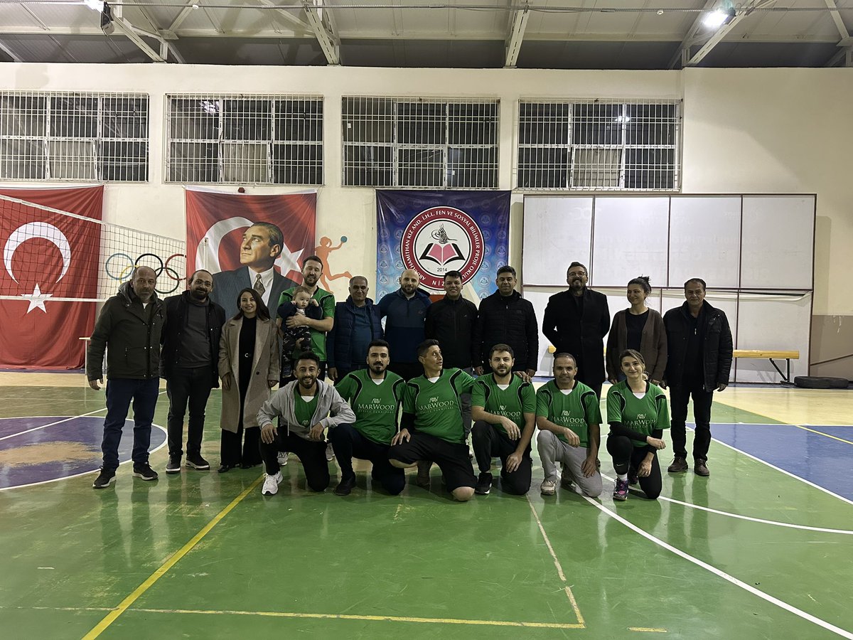 İlçemiz öğretmenler arasında düzenlenen voleybol turnuvasında okulumuzun takımı 2. Maçını da galibiyet alarak geçti🏐💥