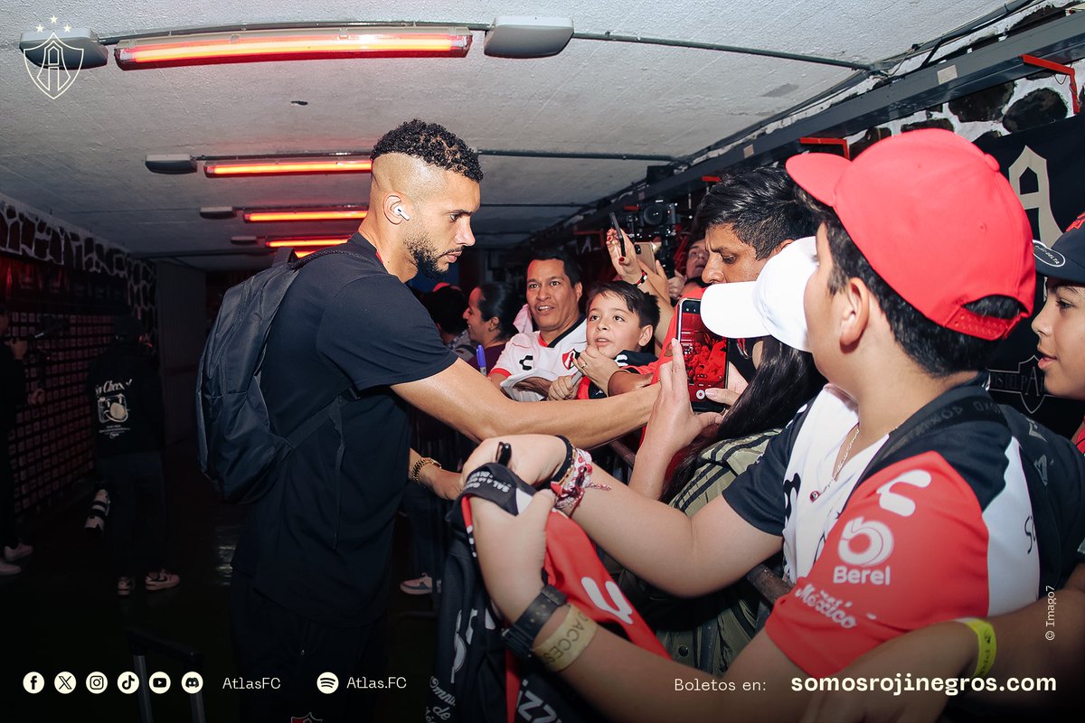 AtlasFC_en's tweet image. #HappyThanksgiving , always thankful for your support and your loyalty. 

#NoSeExplicaSeSiente