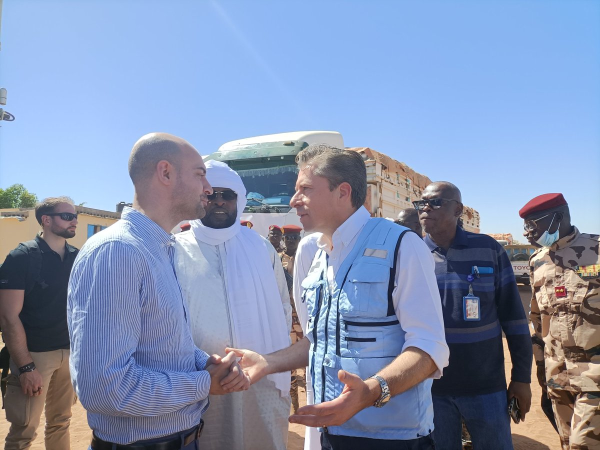 DelphineTouitou's tweet photo. @jnbarrot s'est rendu dans des camps de réfugiés soudanais au Tchad jeudi pour alerter sur cette crise humanitaire https://t.co/PQh5mnoAIM