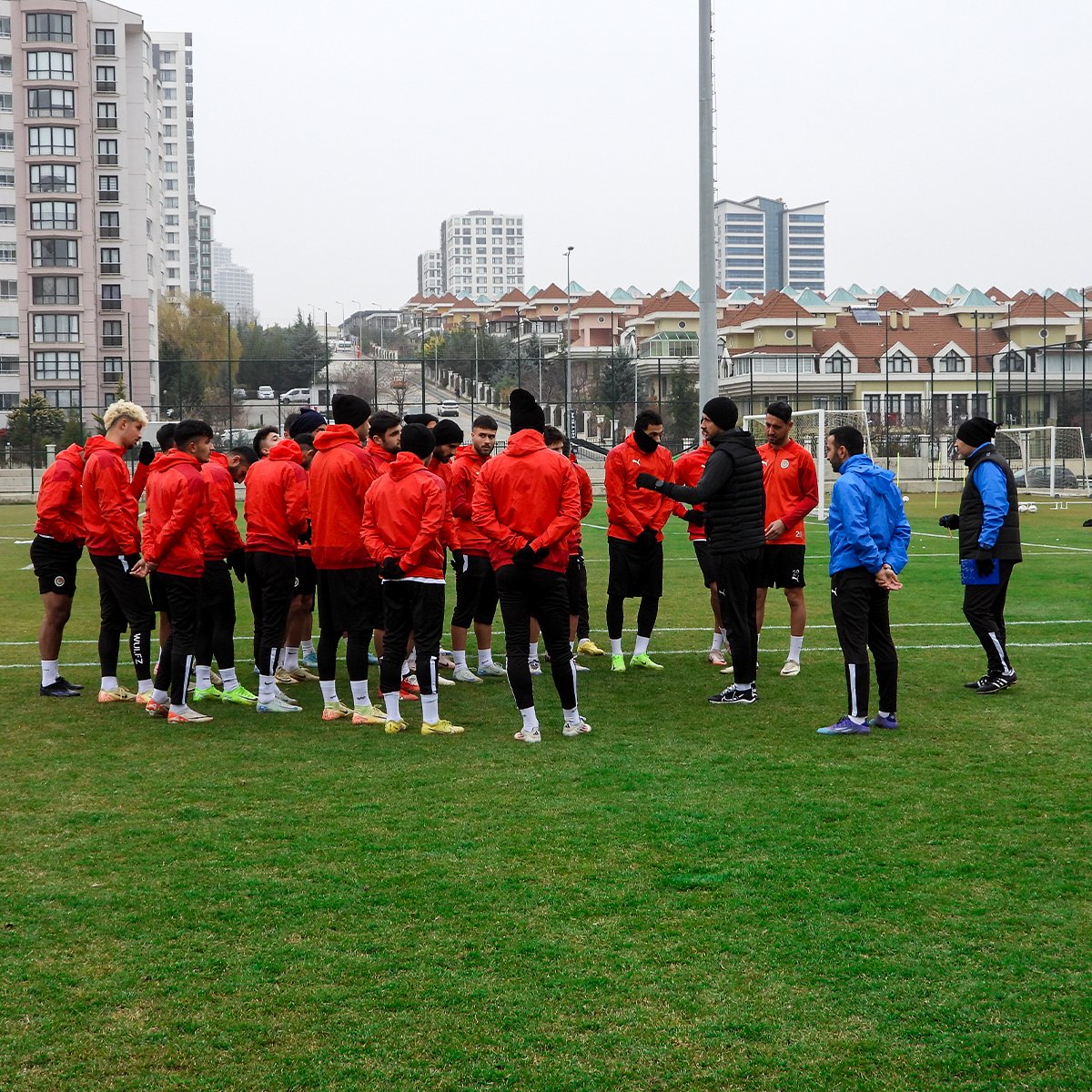 Etimesgutspor's tweet photo. Günün antrenmanından kareler 📸

#ESvİNE https://t.co/pv5RDYCXWw