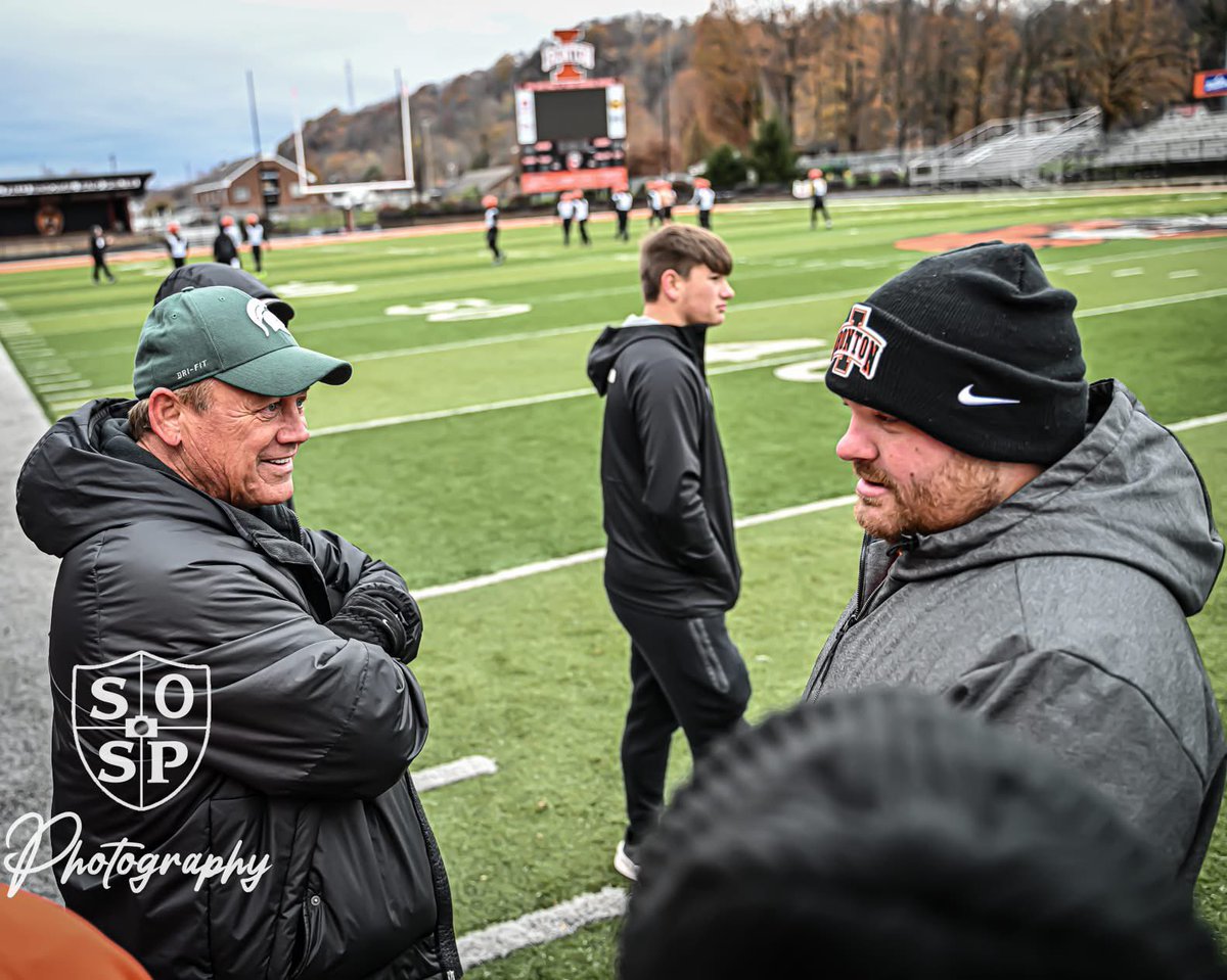 FootballIronton's tweet photo. Great to have Coach Mark Snyder @coachmarksnyder and many other Ironton Legends in town this weekend to watch their Fighting Tigers compete in the State Semi-Final.
#BuiltByIRONton⛓️
#StandOnBu3iness🐅
#B3ATWLS https://t.co/F5vRUV0b8s