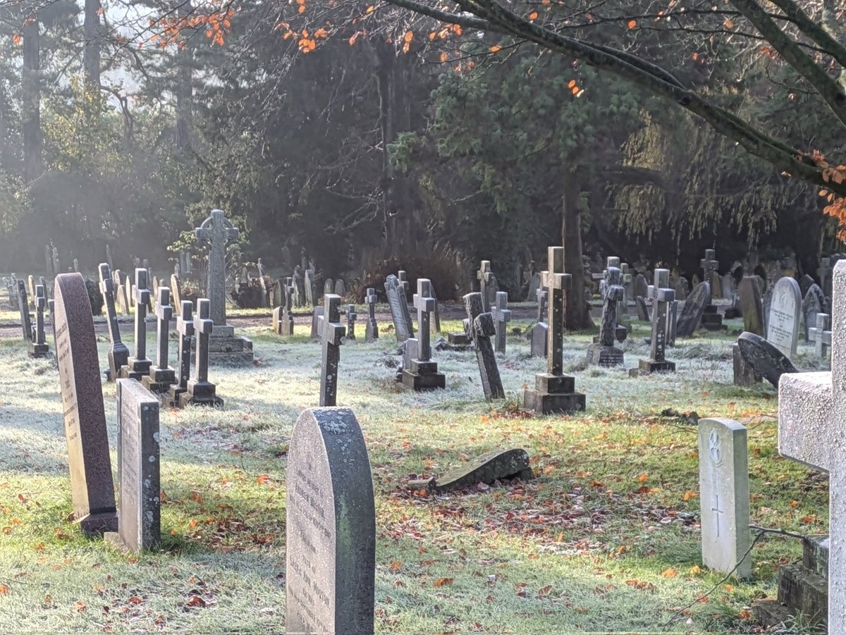 More of today's frosty start at #Bedford #cemtery