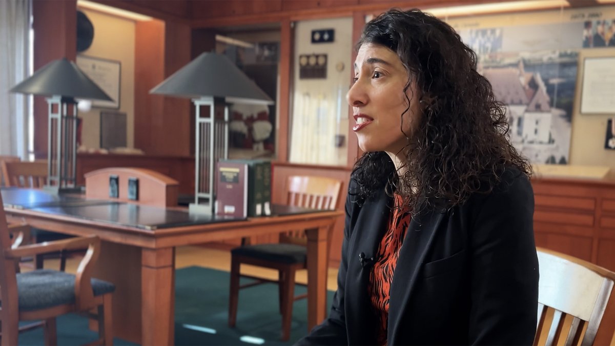 🌎⚖️ Curious about the practice of international criminal law but unsure where to start? A <a href="/DrCiviluOttawa/">Droit Civil uOttawa</a> student introduces you to Nadia Zed, a lawyer in the field at <a href="/JusticeCanadaEN/">Justice Canada</a>.

🔗 bit.ly/3OP6uRn