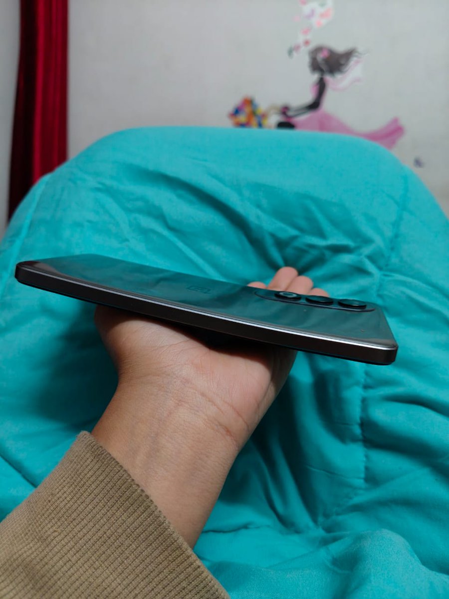 anjugupta02404's tweet photo. And here is my @OnePlus_IN @oneplus  with two month use  Went to their service centre and they are asking for INR5471 for "SCREEN REPLACEMENT" because they have to replace the screen for no fault of mine which have no scratch at all and their below average manufacturing .
2/2 https://t.co/M1bdy05SDD