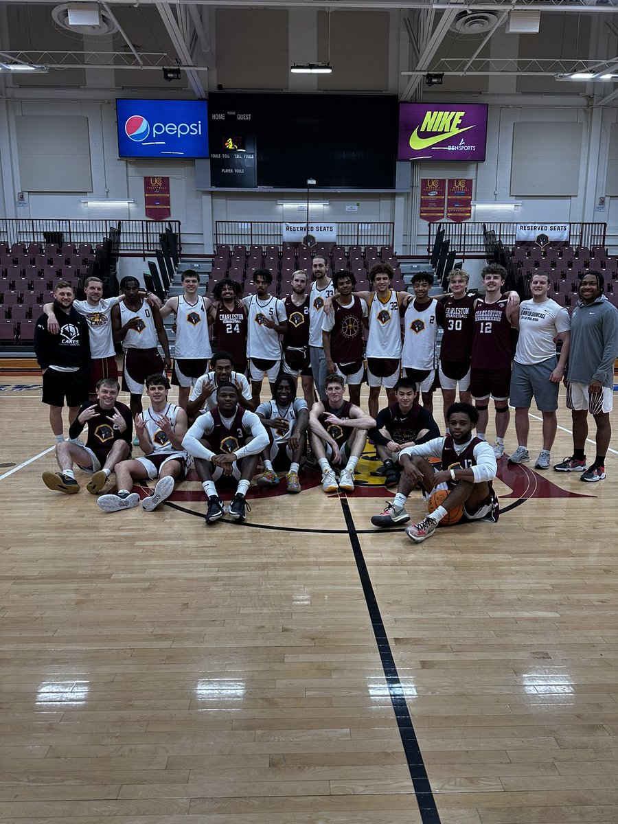 CoachJamesLong's tweet image. THANKFUL. 

Happy Thanksgiving from the Golden Eagles! #WingsUp 

#BTTY #CARES 🟡🦅