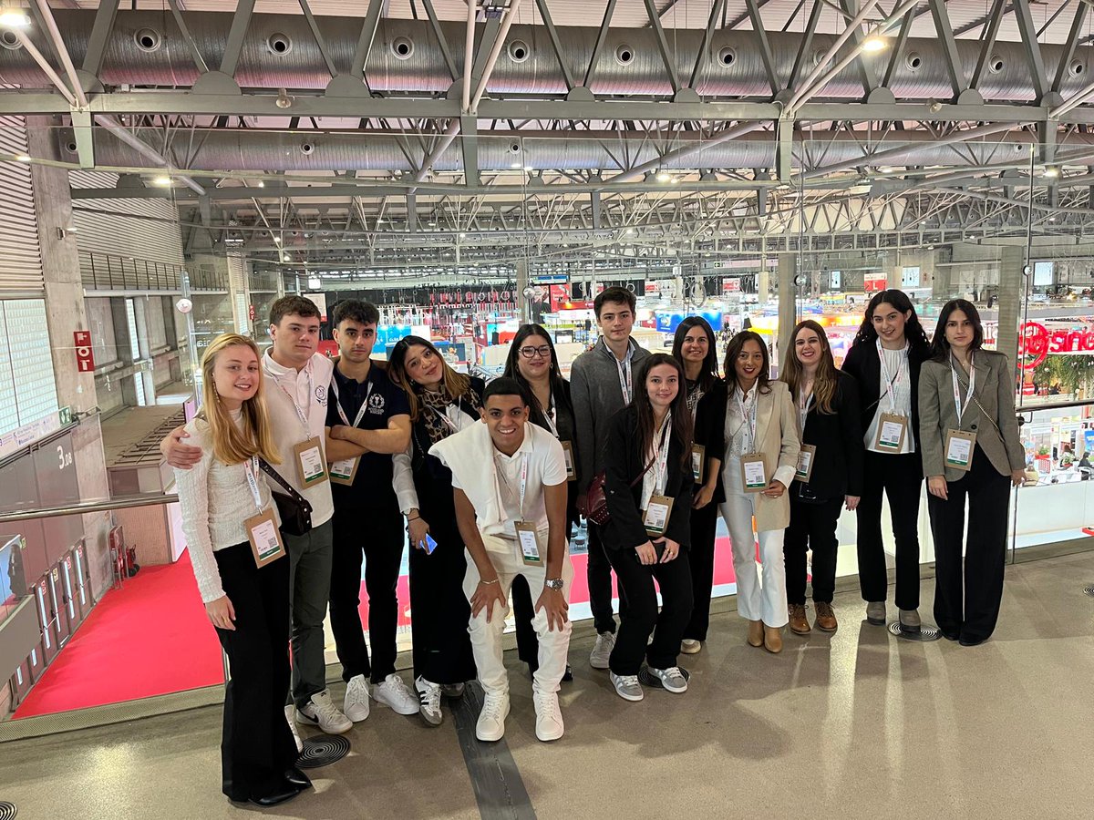 nazaretzentroa's tweet photo. Tras el cierre de la primera evaluación, el alumnado de #Asistenciaaladireccion está realizando diferentes visitas. Por un lado, han acudido a la feria #IBTM celebrada en @firadebarcelona y por otro han estado en #Hendaia

#AD #MICE #eventos #formacionprofesional #FP @hetelfp #abantean