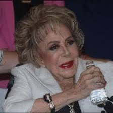 Ya están los tres hijos unidos en el hospital con Doña Silvia Pinal… me dicen, están esperando lo que Dios diga… nuestra diva #ULTIMAHORA
