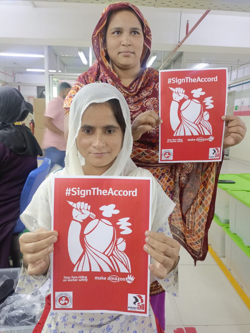 NazmaAkter73's tweet image. Bangladeshi Garment workers on #BlackFriday are asking for #Amazon to #SigntheAccord now as it saves the lives of the workers.
#MakeAmazonPay
@IndustriALL_GU @ituc @uniglobalunion @ProgIntl @AmazonWorkersIn