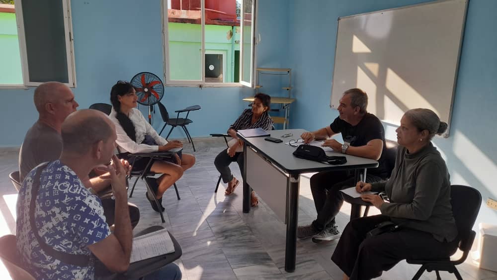 CCTcfgos's tweet photo. Los profesores del Departamento de Idioma, desarrollan hoy el examen de Inglés en su Nivel Básico a varios trabajadores del turismo. ¡Muchos éxitos para todos!.

#FormaturCienfuegos #Cienfuegos #minturcuba #ingles #Cuba https://t.co/PU2srnpCvs