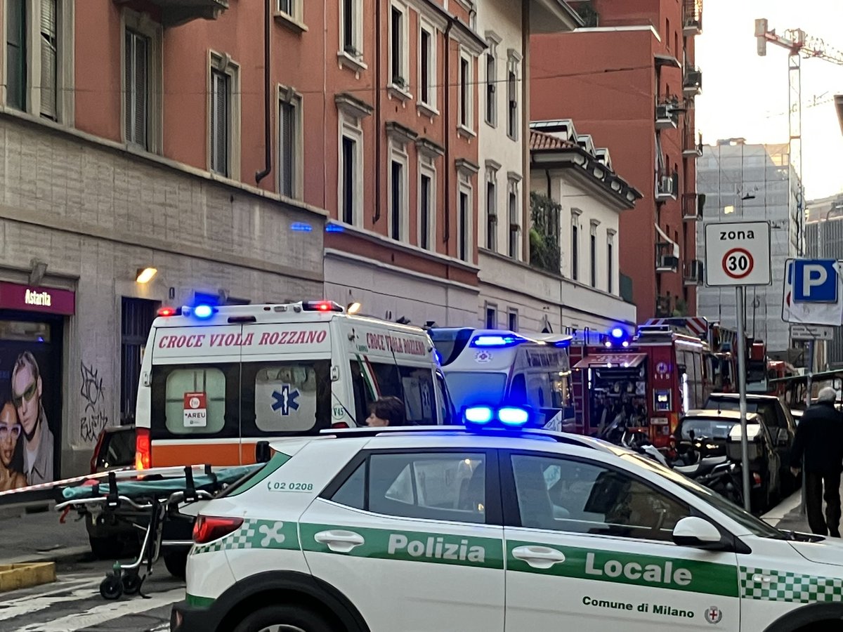 erretwin's tweet photo. Via Della Pergola, Milano, qualcosa sarà successo https://t.co/KPJLvgWbvF