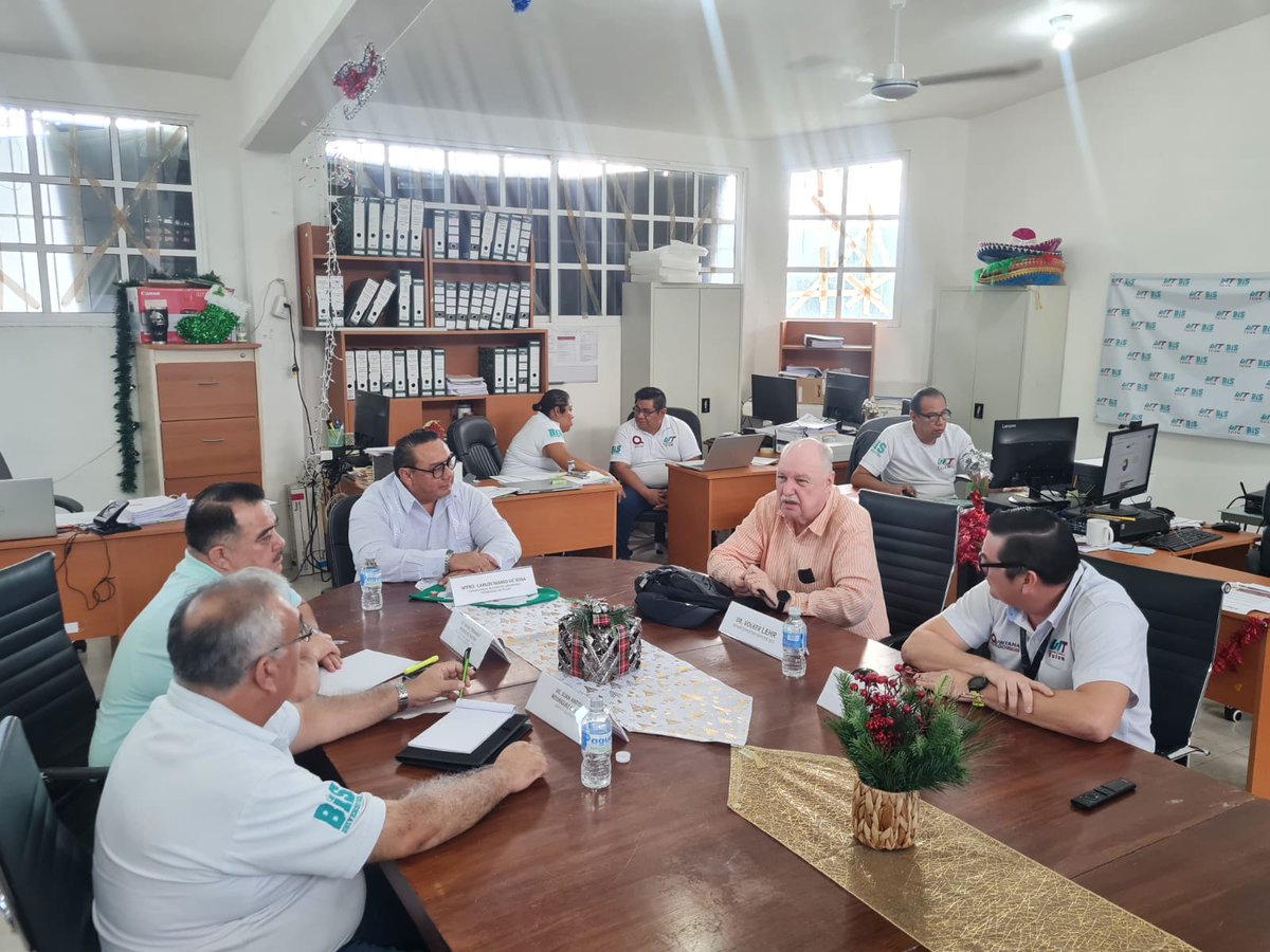 ¡Un honor recibir al Dr. Volker Lerh en la UTT!

El Dr. Lerh, enlace en México de la organización alemana Senior Expert Service - SES, visitó nuestra universidad para fortalecer la colaboración entre México y Alemania en el ámbito académico y profesional. 

#SomosUTTulum #UTT