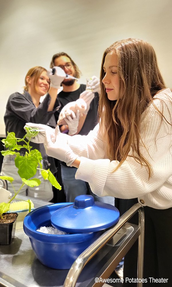 ELLS_Heidelberg's tweet photo. Seid am 10. Dezember bei unserer Vernissage-Party dabei, denn neben der tollen Kunst gibt es das spannende Theaterstück “How To Put Forward a Research Idea” der Awesome Potatoes zu sehen. 
Hier geht's zur Anmeldung: https://t.co/O8iMjHHSYX https://t.co/wFjZ2Tpt0x